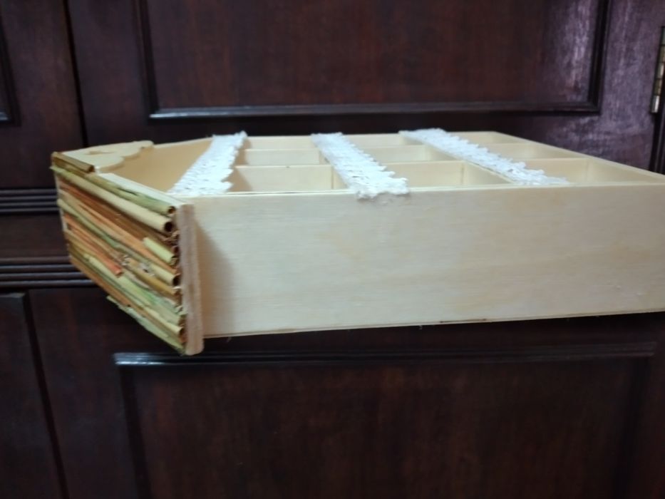 Vitrine ou expositor em pinho p/ bibelots