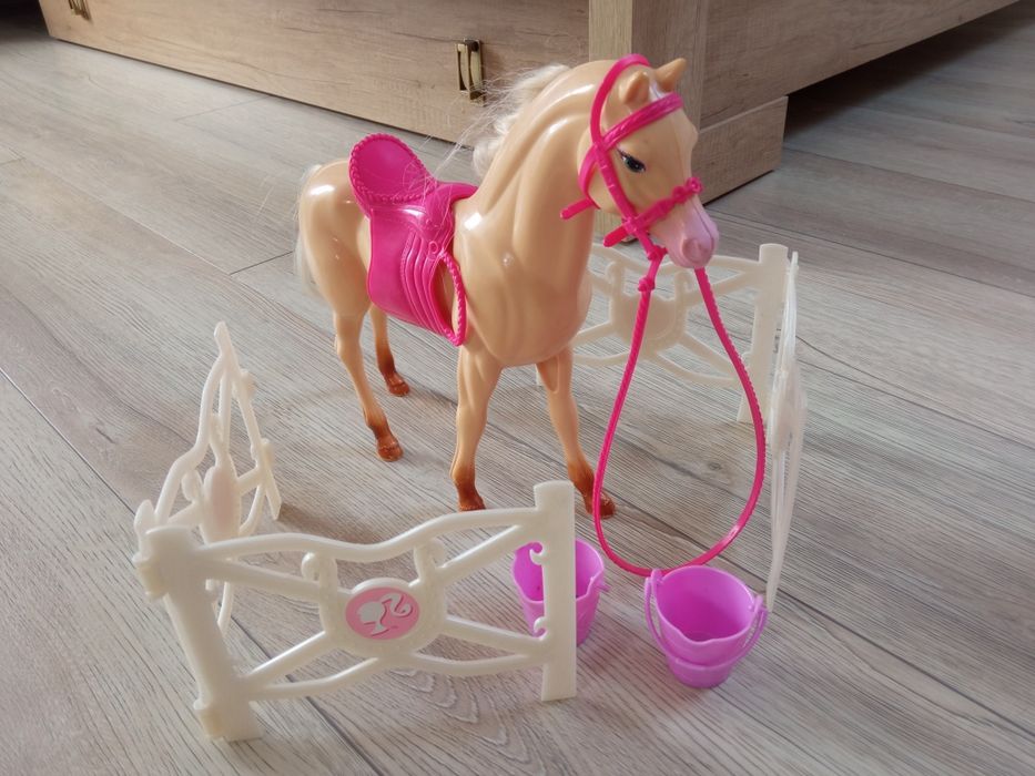 Barbie wraz z koniem