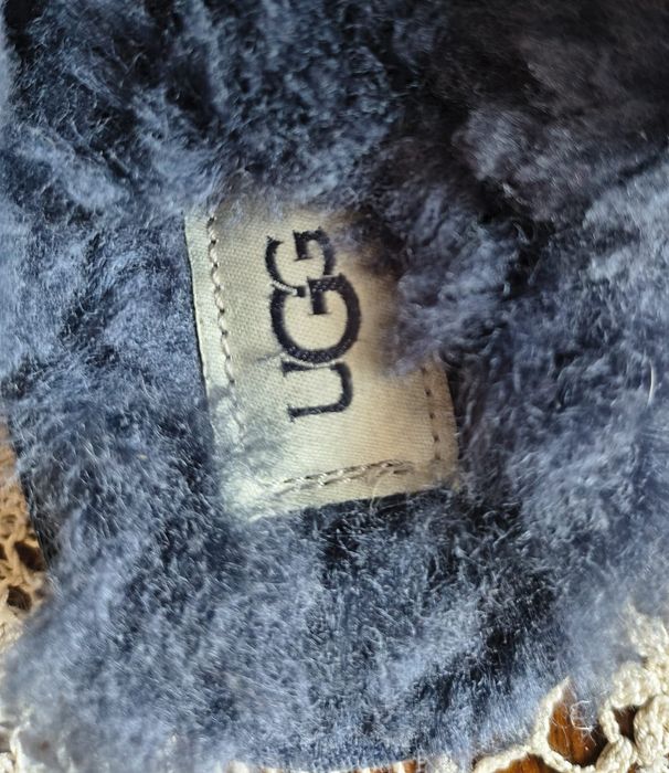 Oryginalne granatowe kapcie UGG