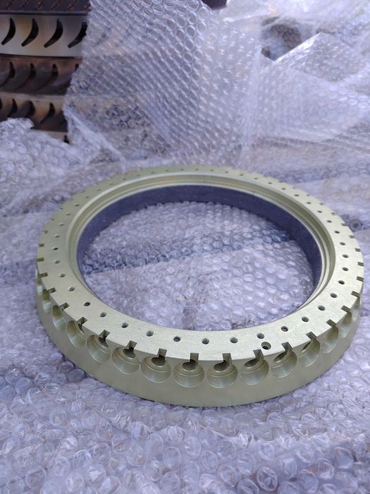 [4] Element silnika turbinowego K-15 (PZL I-22 Iryda)
