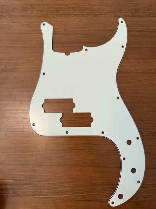 Pickguard oficial Fender Precision Bass 3 play, 13 holes