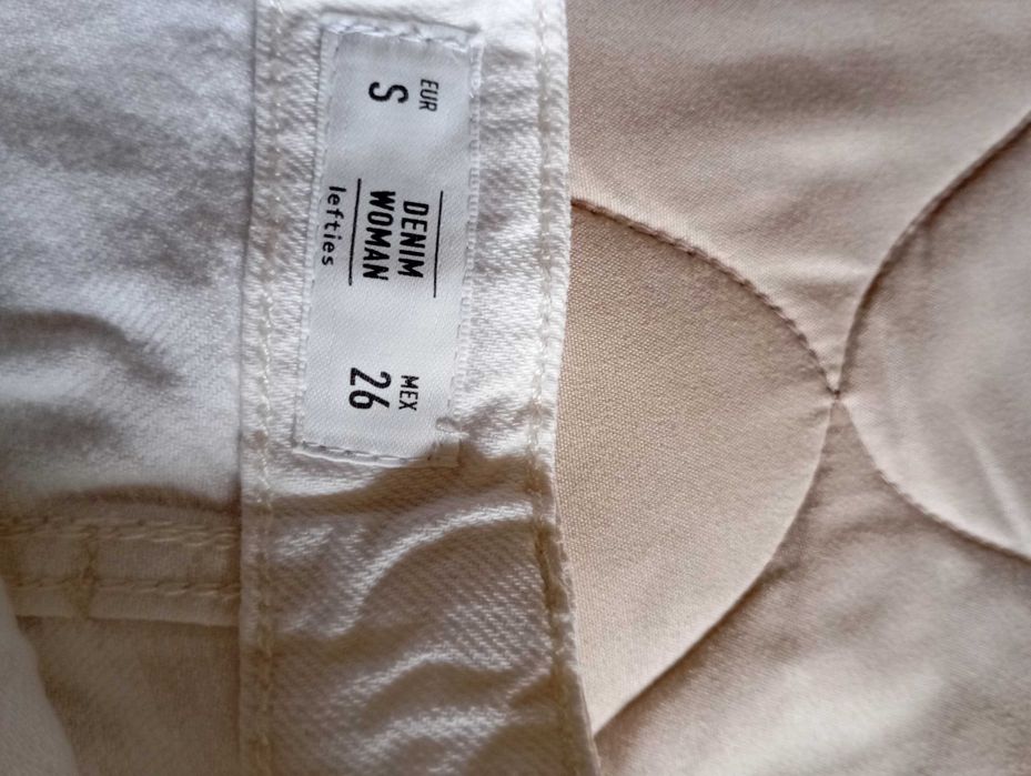 Roupa de senhora em saldos