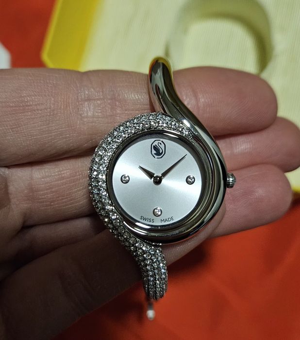 Годинник Swarovski
