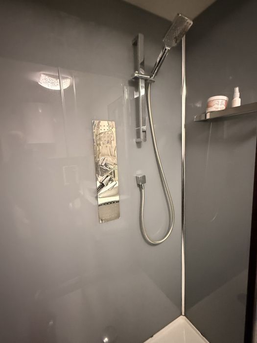 Душовий бокс з гідромасажем