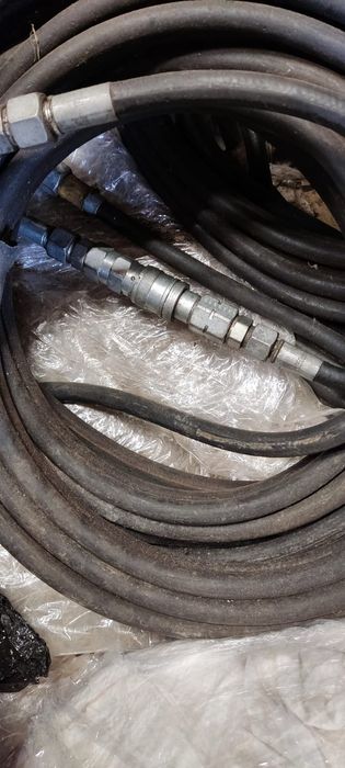 Шланг гідравлічні шланги, є довжиною 10,метрові,