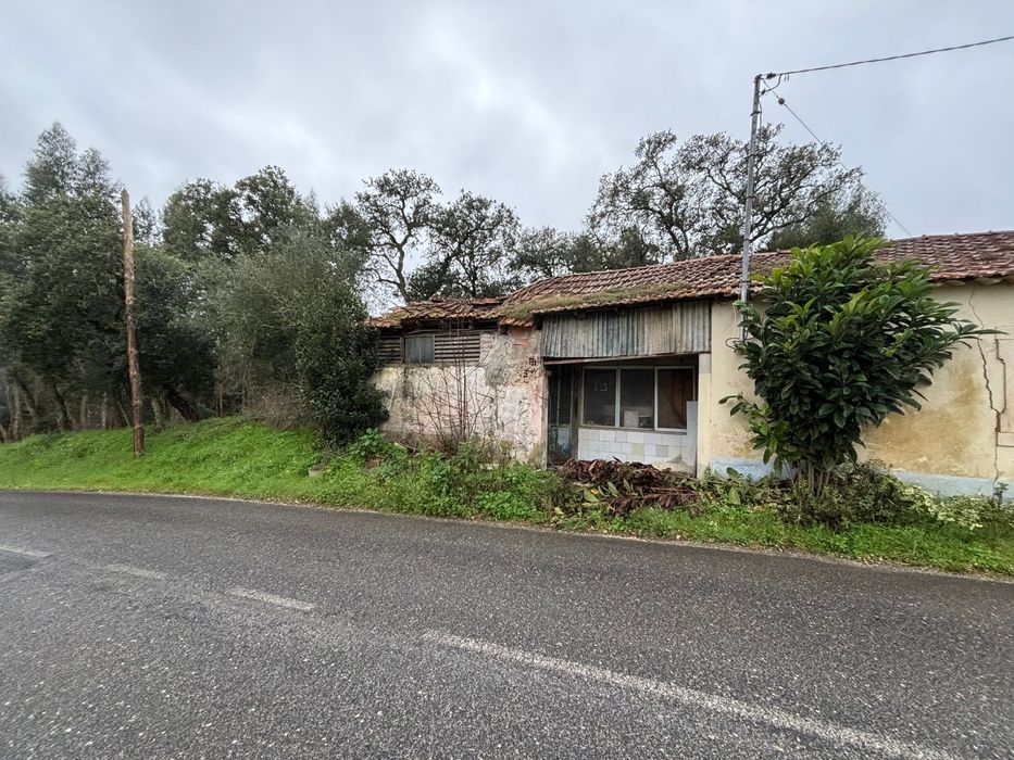 Moradia para recuperar em rio maior