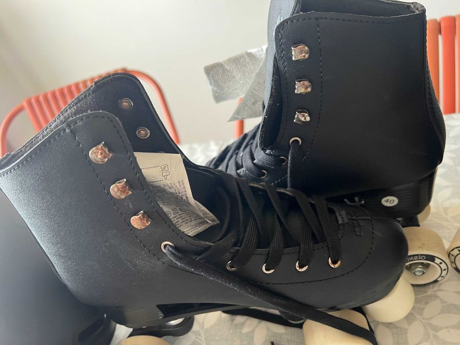 Patins Quad Oxelo pretos tam. 40 + capacete + proteções – Decathlon