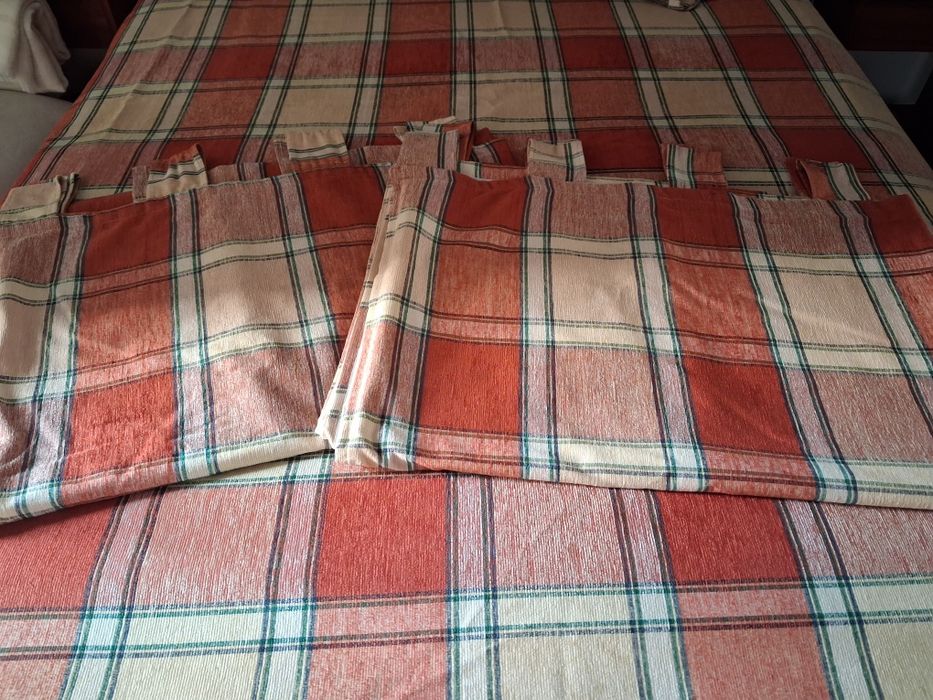 Conjunto colcha +almofadas+ cortinados