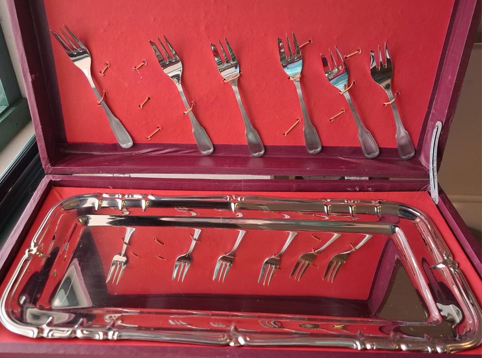 Travessa em prata com 6 garfos