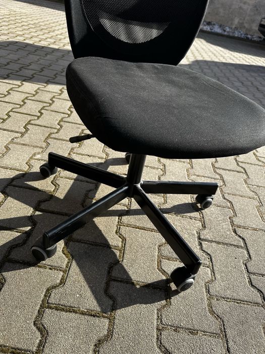 fotel biurowy marki IKEA, model FLINTAN