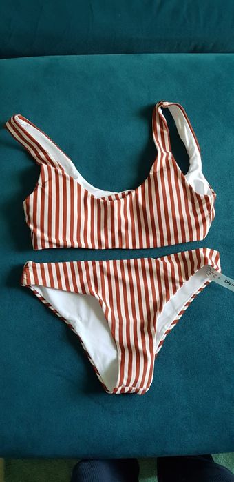 Varios bikinis em bom estado
