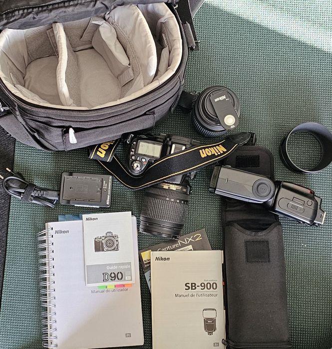Nikon D90 + AF-S Nikkor 18-105 + AF Nikkor 70-300, FlashNikon SB 900
