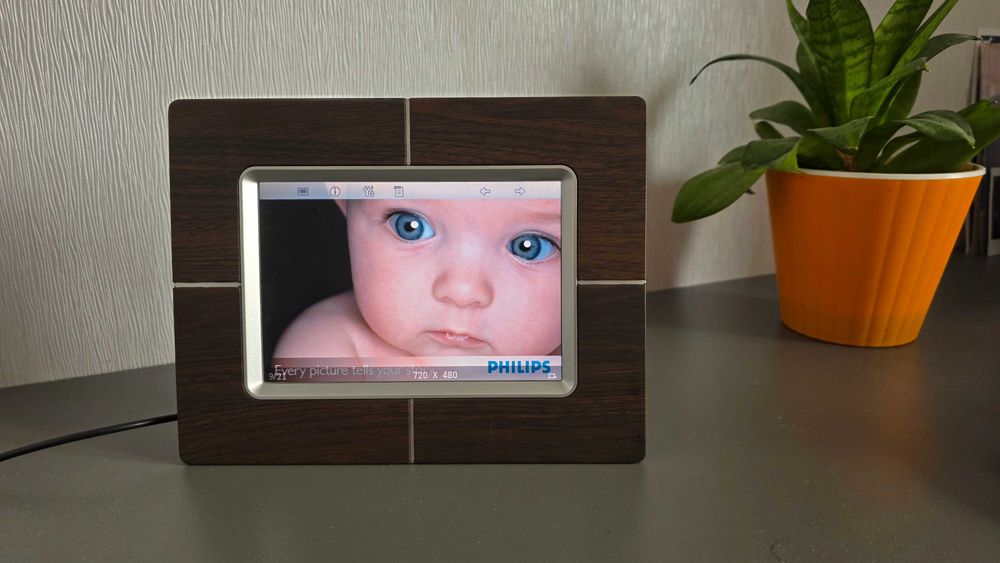 Електронна фоторамка Philips 7FF1CWD під дерево. Ретро-гаджет