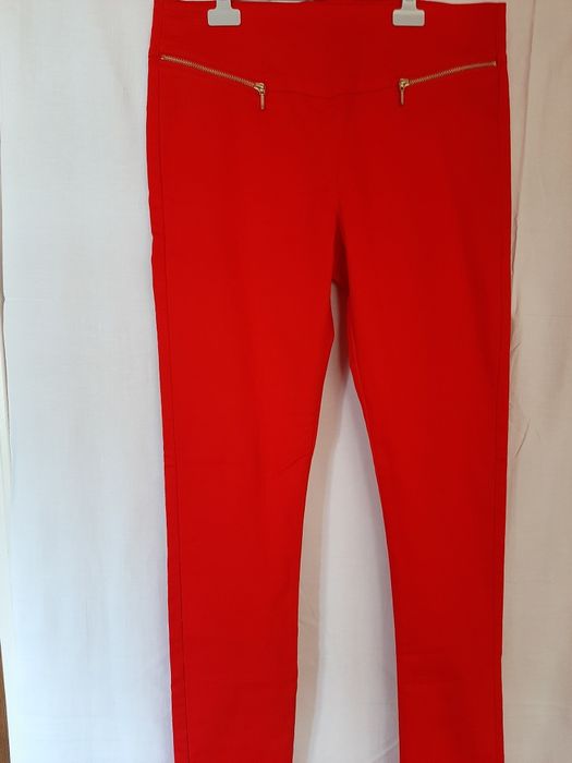 Spodnie czerwone roz. L firmy Vero Moda