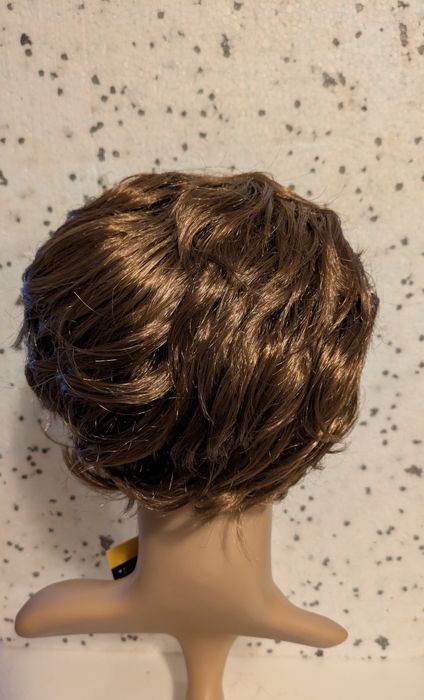 Peruka krótka 100% Kanekalon