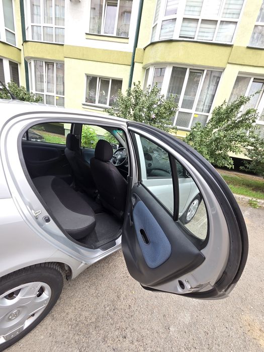 Toyota yaris 1,3 (Тойота яріс)