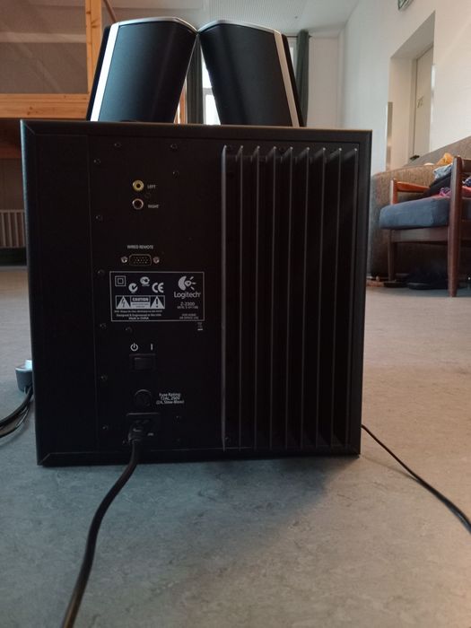 Акустика  Logitech Z-2300 і 200W мега басс