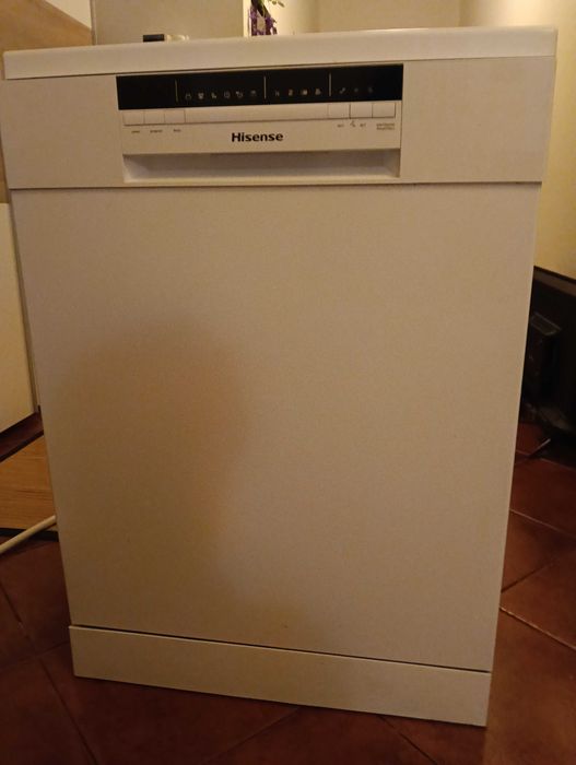 Máquina de Lavar a Loiça sem Cestos