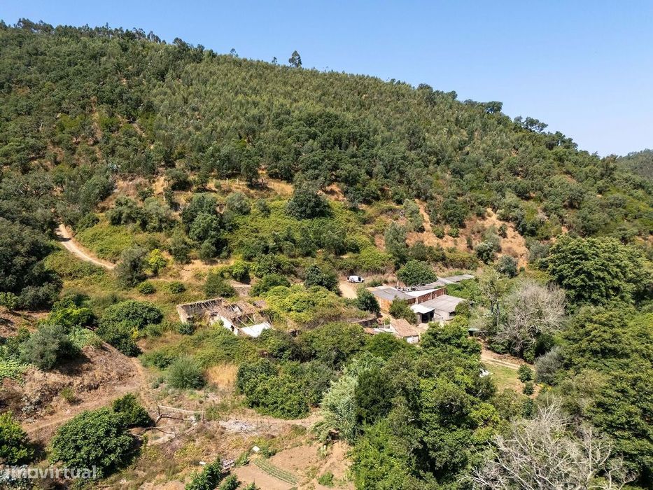 Ruína Para Reconstrução Num Local Remoto; Marmelete