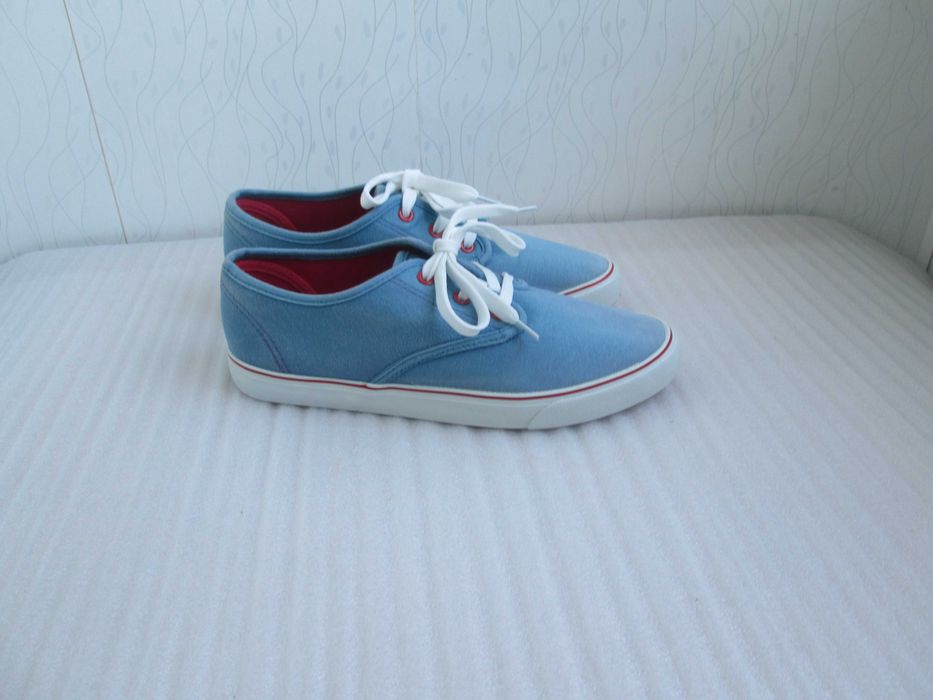 Кеды,мокасины женские р.40-41 стелька 26см новые кроссовки.