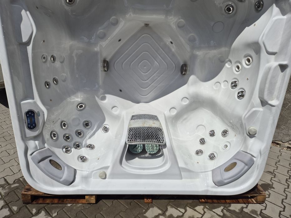 Jacuzzi ogrodowe używane 7️⃣ osobowe Wellis