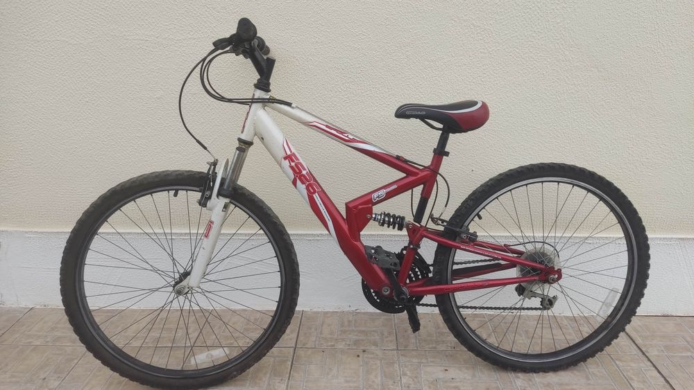 Bicicleta adulto, roda 26" com dupla suspensão.