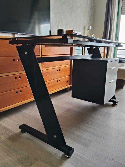 Secretária tampo de vidro temperado