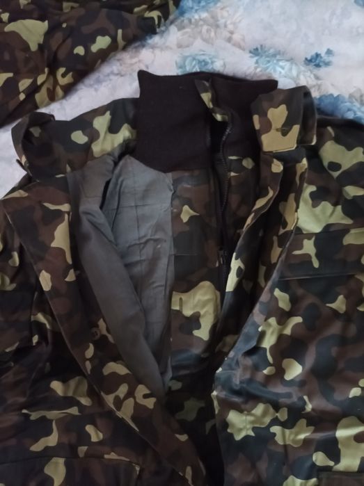 Продам бушлат и брюки летнюю куртку и варежки.