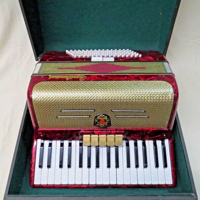 Acordeão Royal Standard à Terceira Voz com 96 Baixos - Acordeon