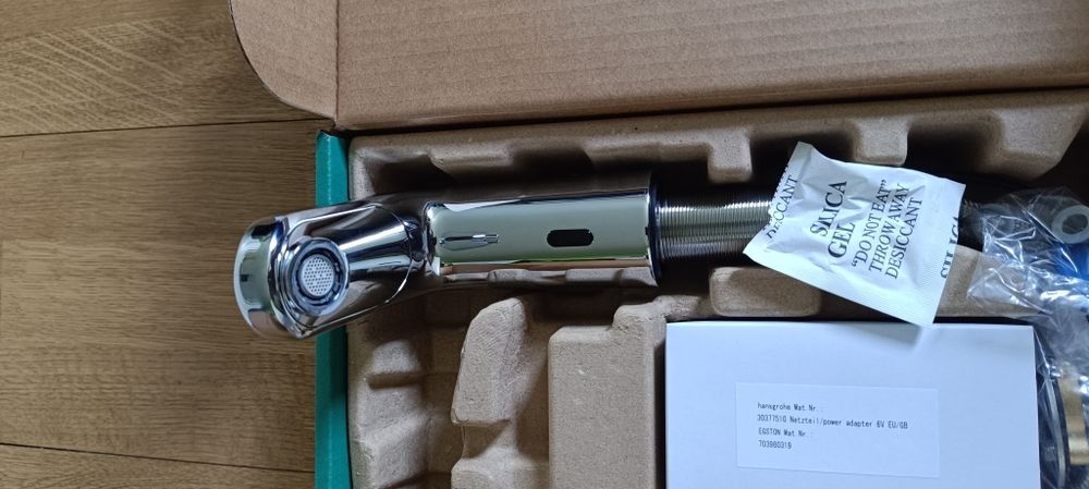 Bateria umywalkowa Hansgrohe na podczerwień