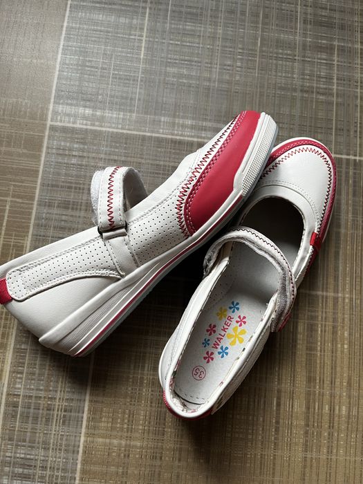 Продам туфлі для дівчинки на устілку 22см