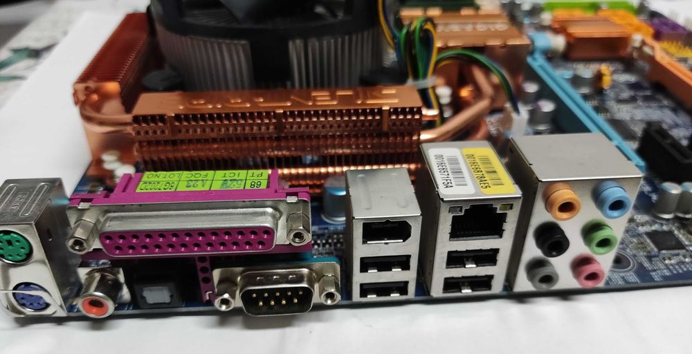 Gigabyte GA-965P-DS4 + Intel Core 2 Quad Q6700 + 8GB DDR2 + ATI x1600