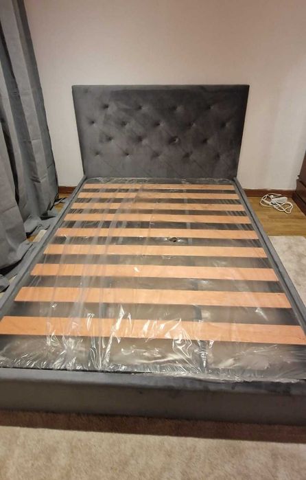 Camas De Casal Estofadas Top de Gama 190x140m Estrado Incluído 199€ !!
