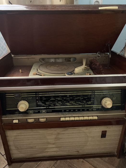 Продам радіолу стару