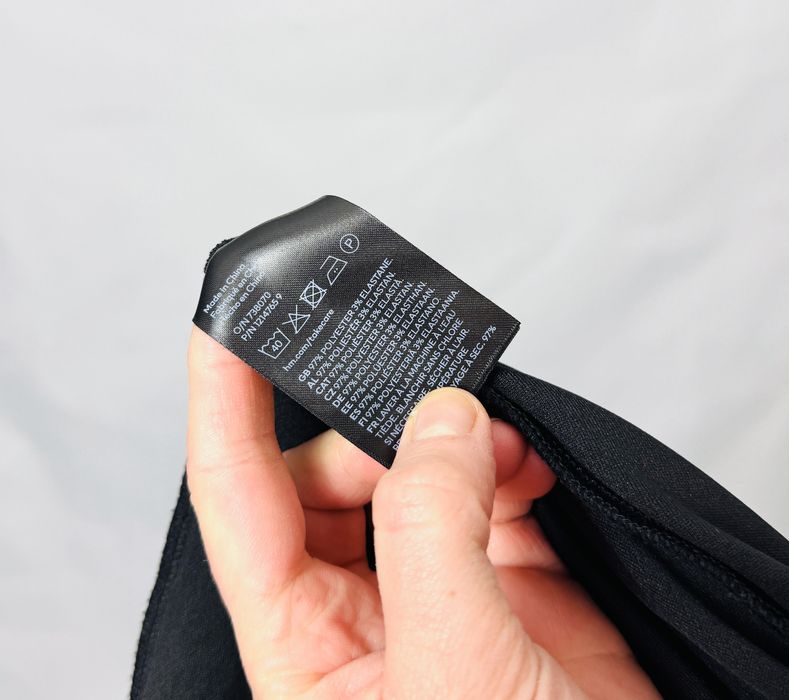 Czarna sukienka z szerokim dekoltem S 36