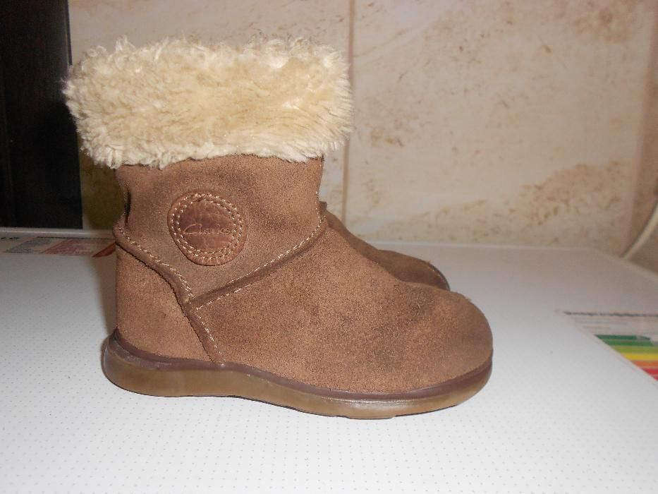 Сапожки Clarks для самых маленьких. Размер. 22