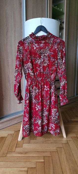 Kobieca sukienka w kwiaty Monnari r38