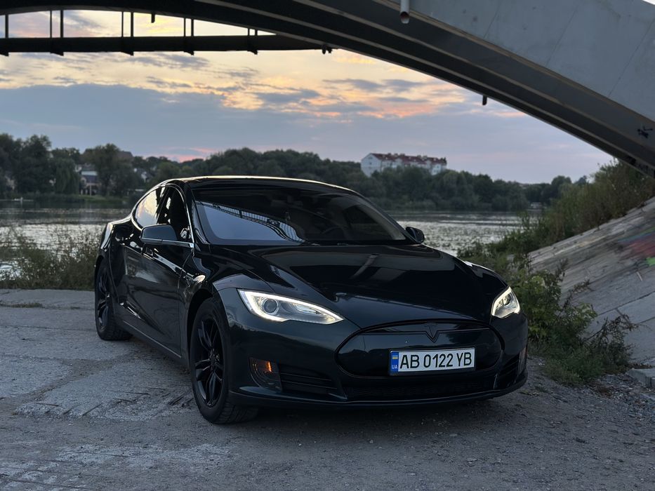 Tesla model s 85