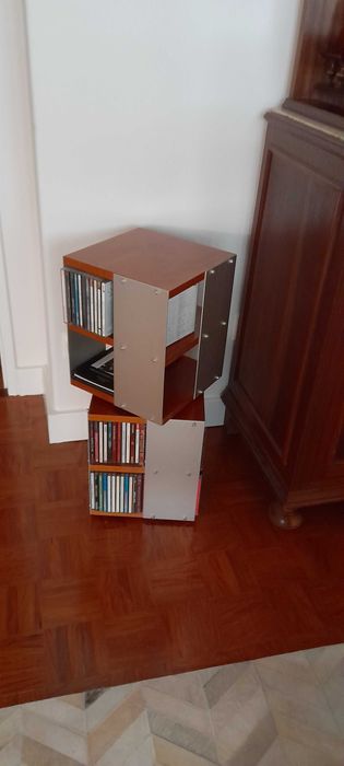 2 estantes rotativas para CD (designer José Pedro Croft)