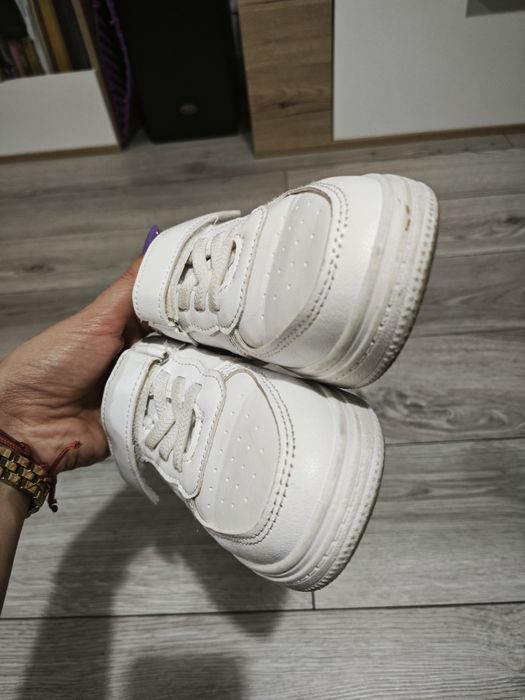 Białe adidaski chłopięce