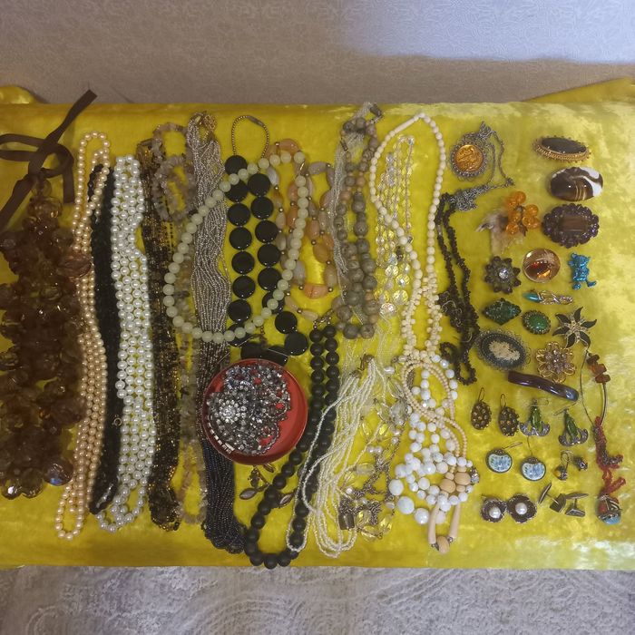 Винтажная бижутерия.