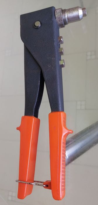 Продам заклепочник