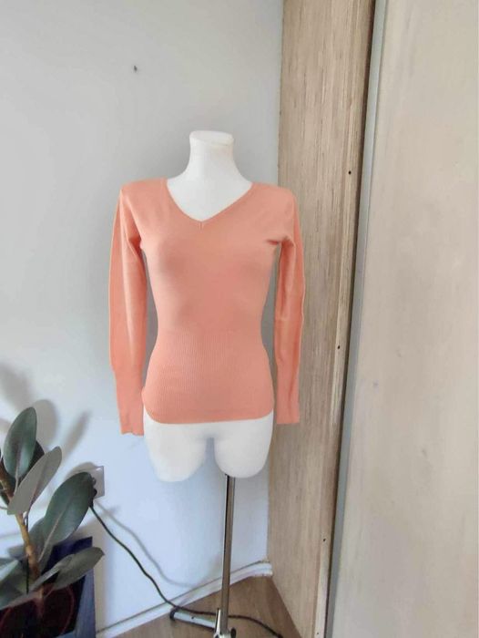 Sweter morelowy  dekolt V,  lekki  S/M