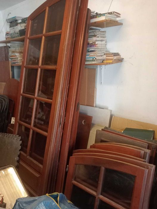 Várias portas e janelas em mogno - Restauro