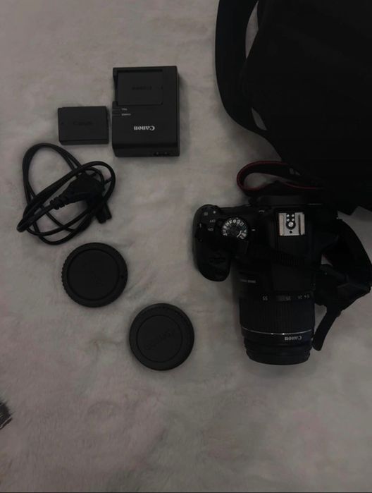 Kit Máquina Fotográfica Canon EOS 2000D + 18-55 mm f/3.5-5.6 DC