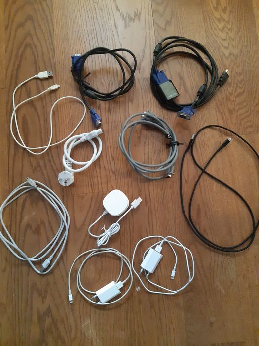 Kabel USB C Lighting VGA HDMI ładowarka indukcyjna Apple iPhone