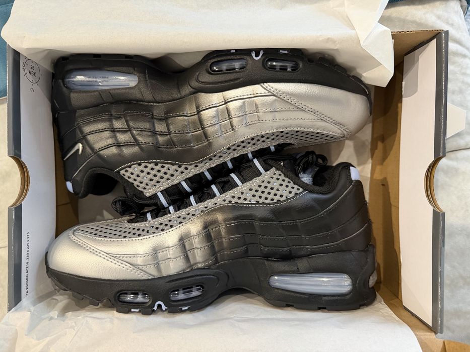 Palace nike air 95