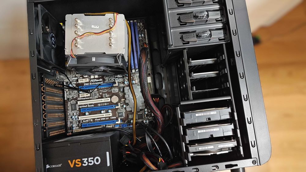 Komputer stacjonarny Intel 2500K + Z68 Extreme v4 + 16GB DDR + Cooler Scythe + Obudowa Bitfenix Comrade