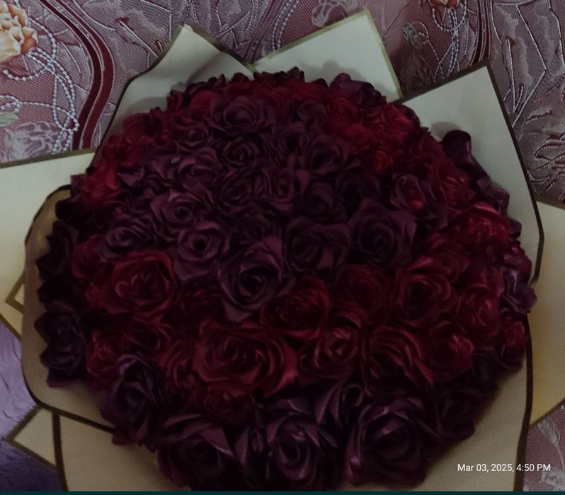 Букет 101 роза троянда з атласної стрічки