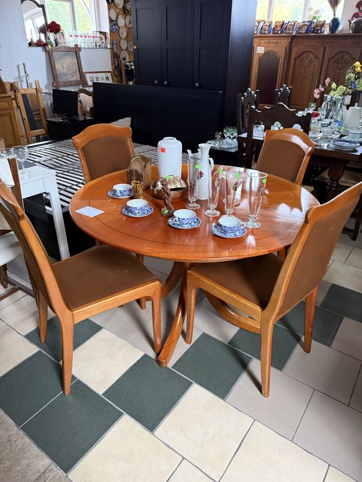 Stół okrągły rozkładany + 4 krzesła z Niemiec